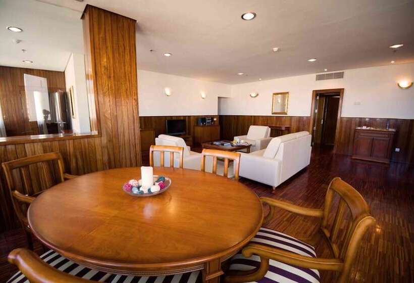 Семейный Номер Superior, Escuela Santa Cruz