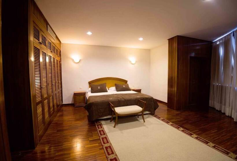 Семейный Номер Superior, Escuela Santa Cruz