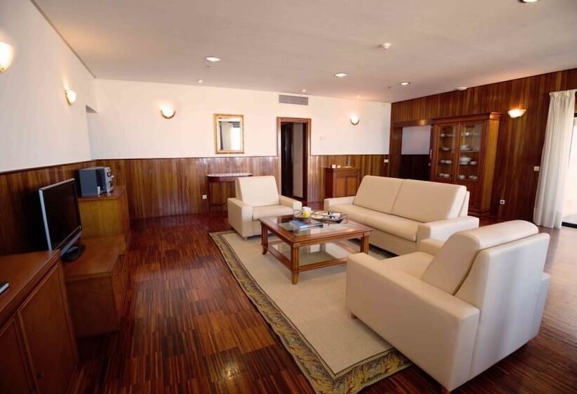 Семейный Номер Superior, Escuela Santa Cruz