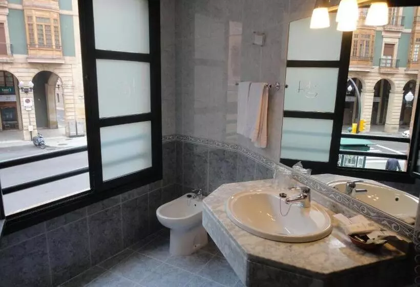 اتاق استاندارد سه نفره, Gijon