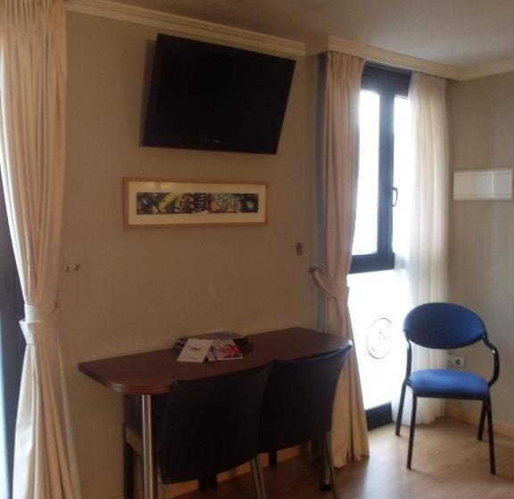 スタンダードスタジオ, Gijon