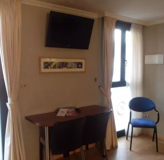 استودیوی استاندارد, Gijon