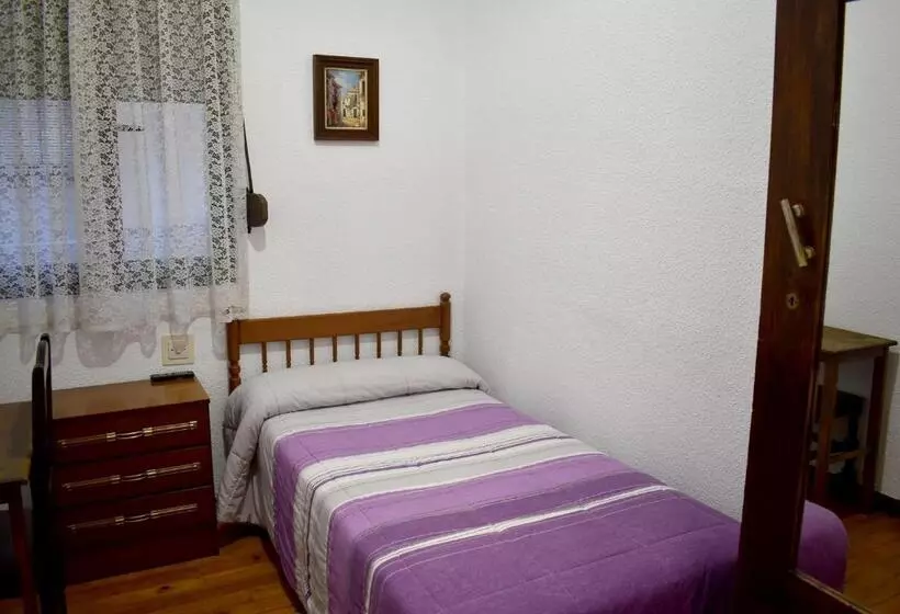 اتاق استاندارد یک تخته با سرویس بهداشتی مشترک, Hostal Oviedo