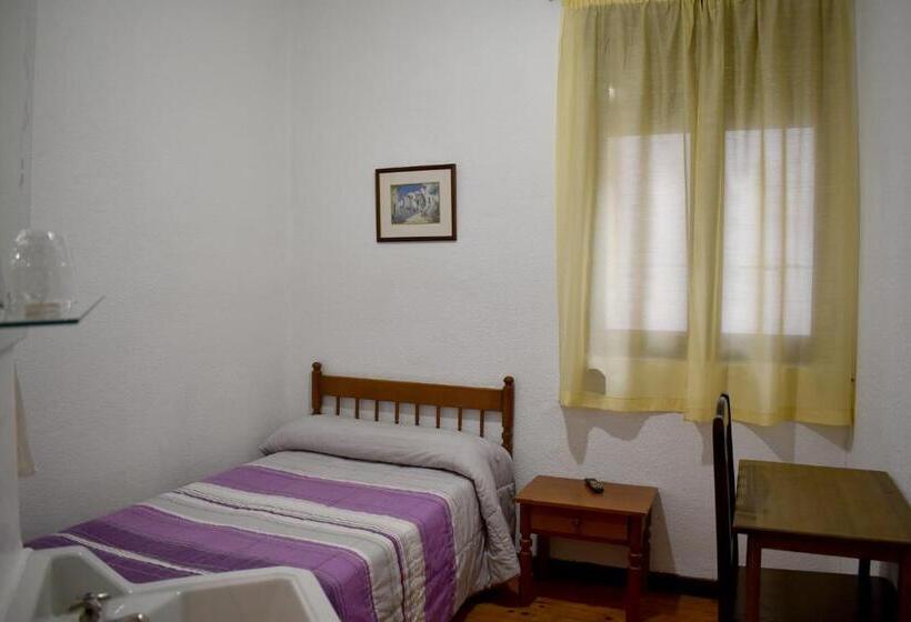 חדר סטנדרד יחיד חדר אמבטיה משותף, Hostal Oviedo