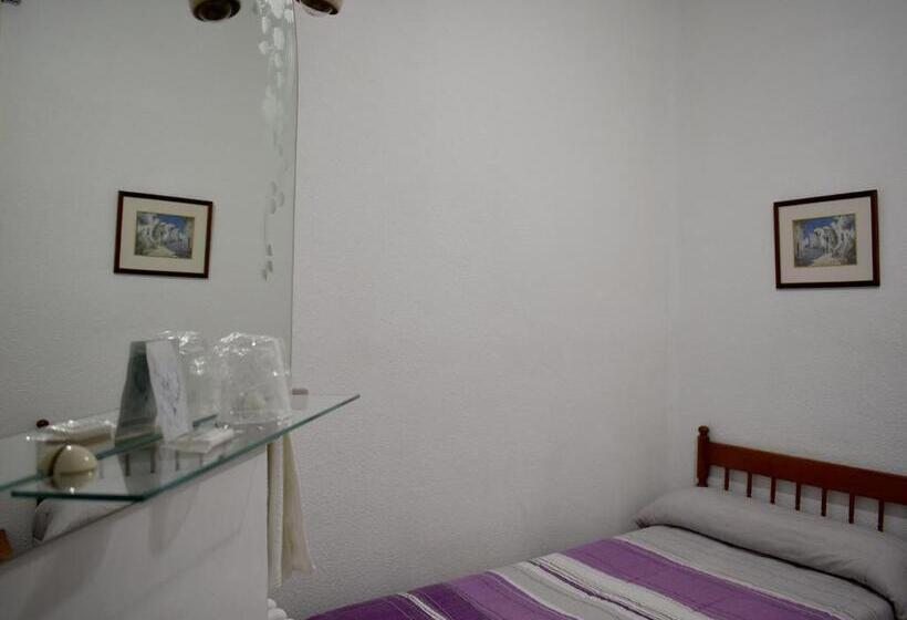 חדר סטנדרד יחיד חדר אמבטיה משותף, Hostal Oviedo