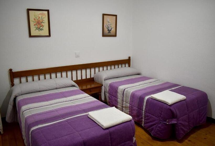 חדר סטנדרט חדר אמבטיה משותף, Hostal Oviedo