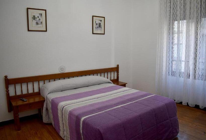 חדר סטנדרט חדר אמבטיה משותף, Hostal Oviedo