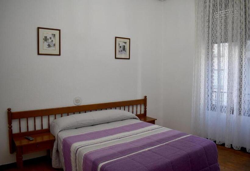 חדר סטנדרט חדר אמבטיה משותף, Hostal Oviedo