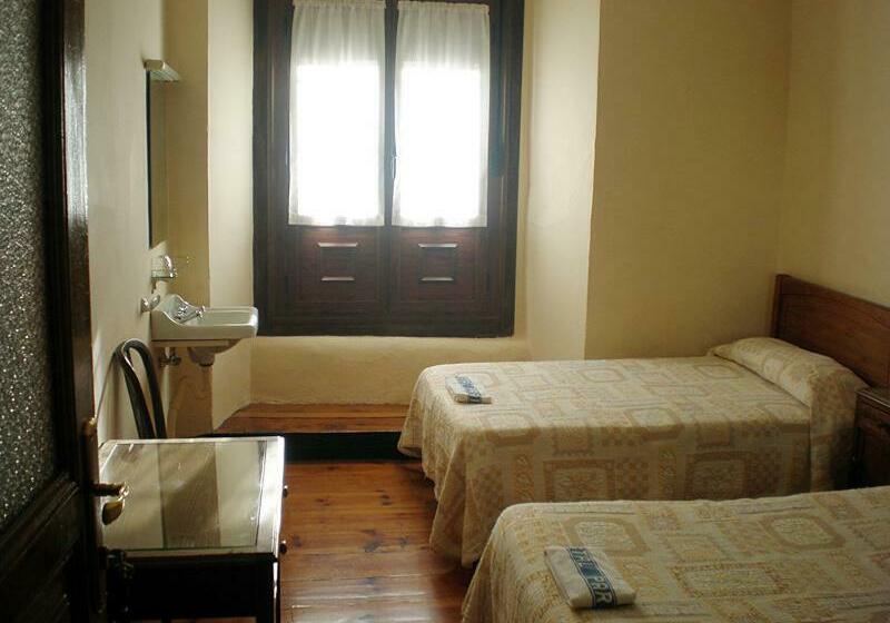 バス共有のスタンダードルーム, Hostal Paris