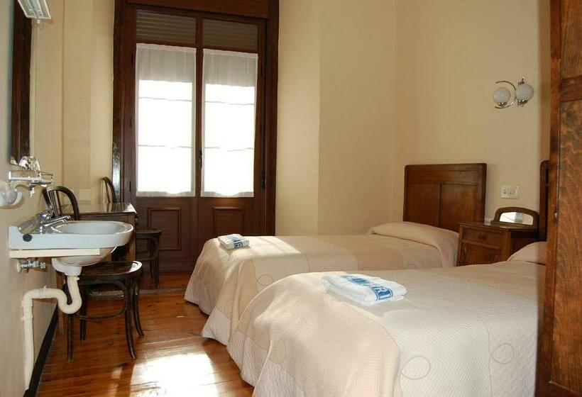 バス共有のスタンダードルーム, Hostal Paris