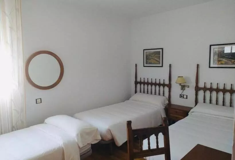اتاق استاندارد سه نفره, Hostal Pirineos Meliz