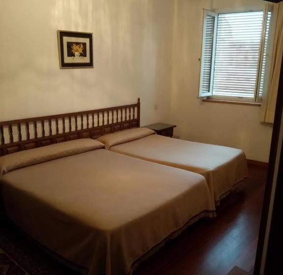 חדר סטנדרט לשלושה, Hostal Residencia Presidente