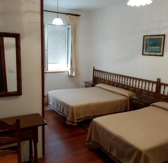 חדר סטנדרט לשלושה, Hostal Residencia Presidente