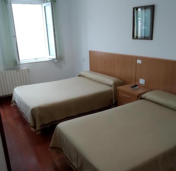 חדר סטנדרט לשלושה, Hostal Residencia Presidente