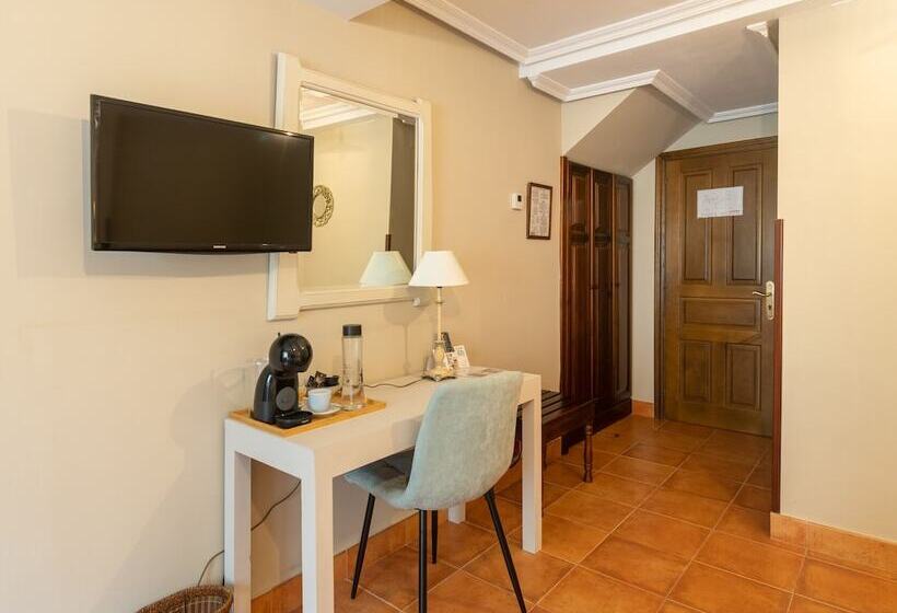 غرفة قياسية, Logis Hotel Restaurante La Casa De Juansabeli