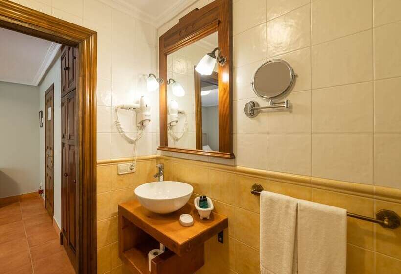 غرفة قياسية, Logis Hotel Restaurante La Casa De Juansabeli