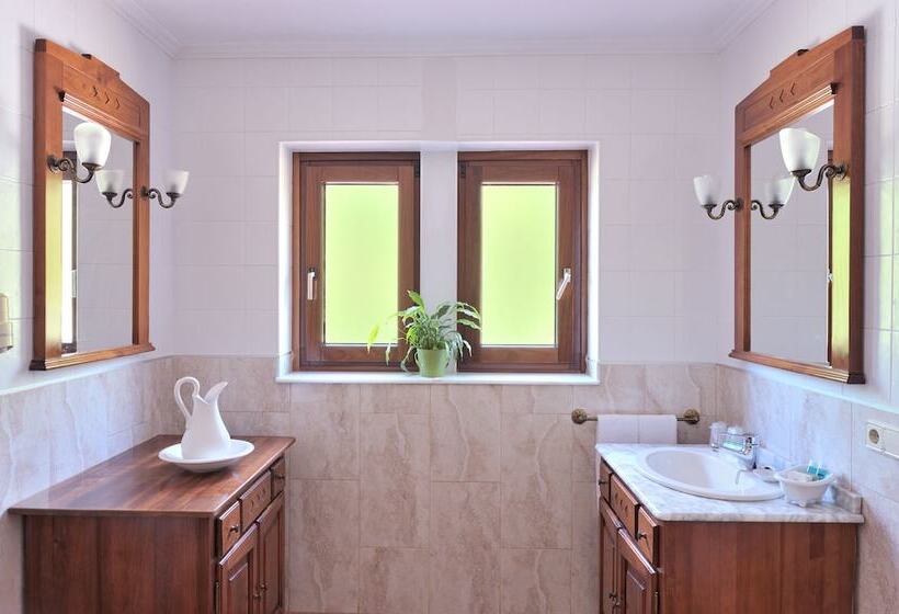 غرفة قياسية, Logis Hotel Restaurante La Casa De Juansabeli