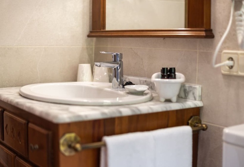 غرفة قياسية, Logis Hotel Restaurante La Casa De Juansabeli