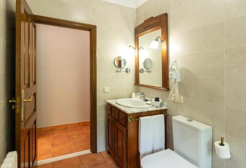 غرفة قياسية, Logis Hotel Restaurante La Casa De Juansabeli