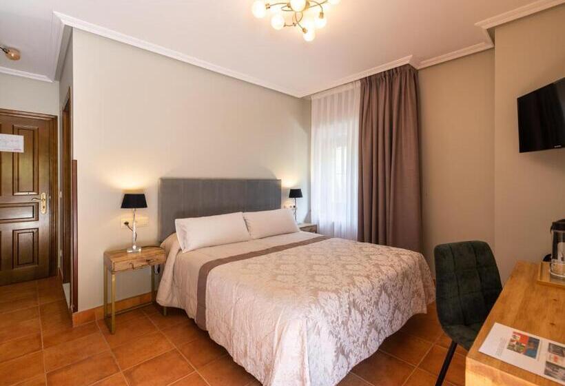 غرفة قياسية, Logis Hotel Restaurante La Casa De Juansabeli