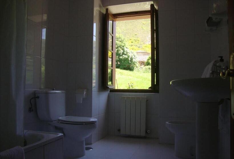 غرفة عائلية, Rural Genestoso