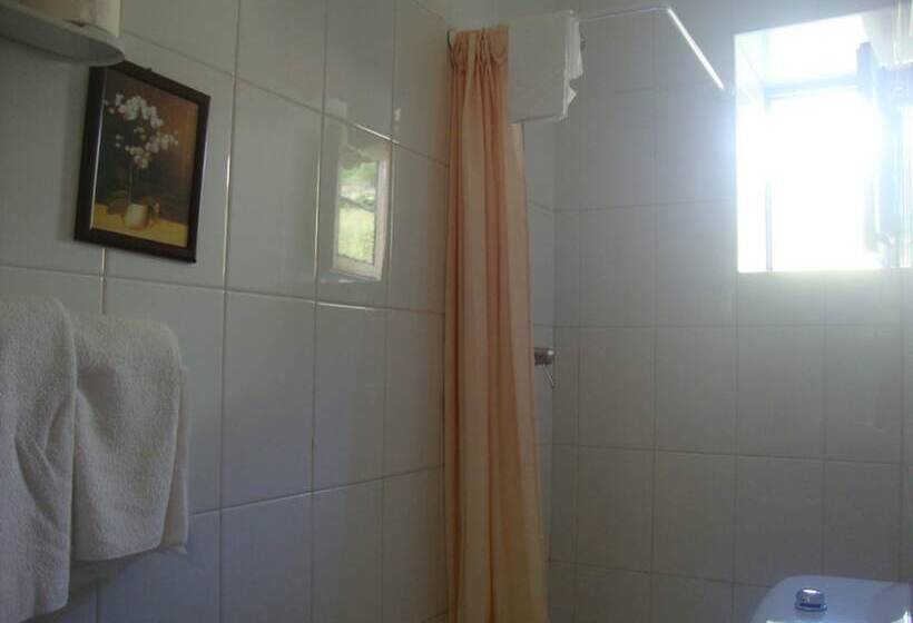 غرفة عائلية, Rural Genestoso