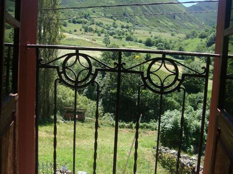 غرفة عائلية, Rural Genestoso