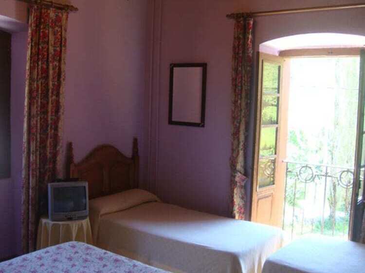 غرفة عائلية, Rural Genestoso