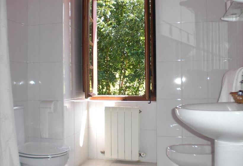 غرفة عائلية, Rural Genestoso