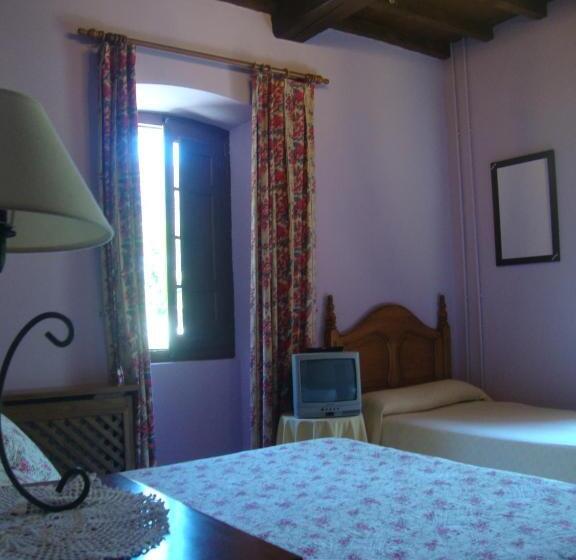 غرفة عائلية, Rural Genestoso