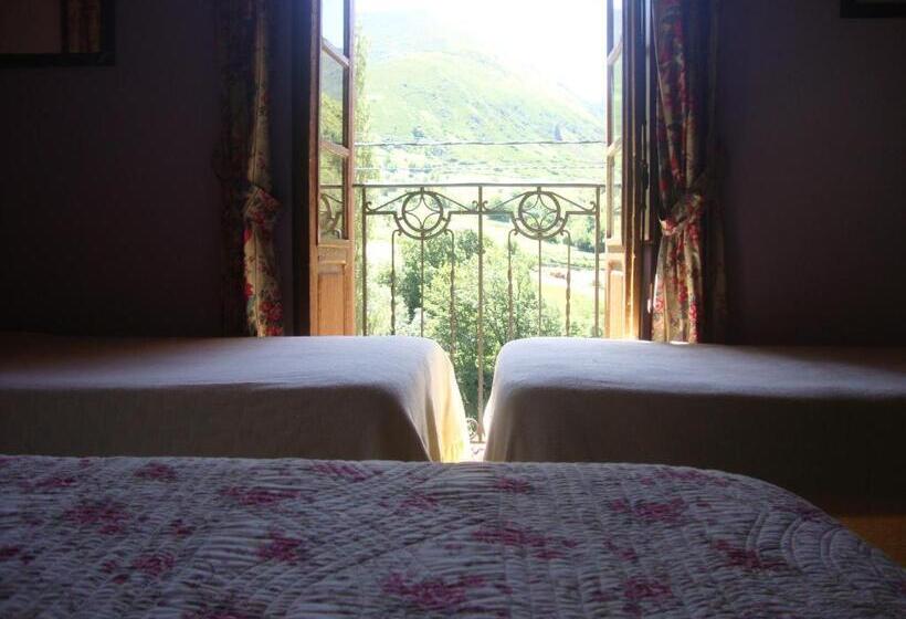 غرفة عائلية, Rural Genestoso