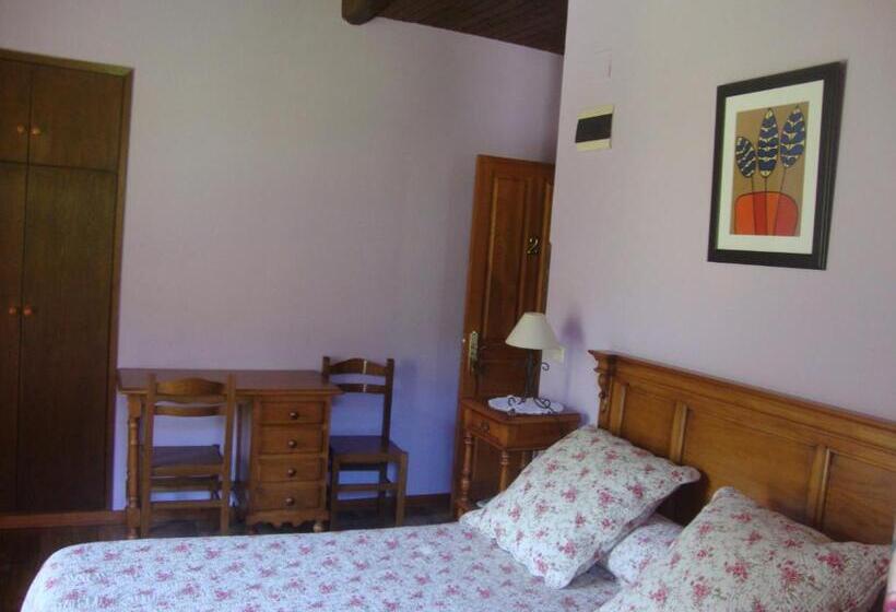 غرفة عائلية, Rural Genestoso