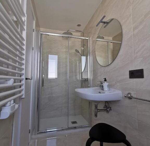 Quarto Estandar Individual, Seijo