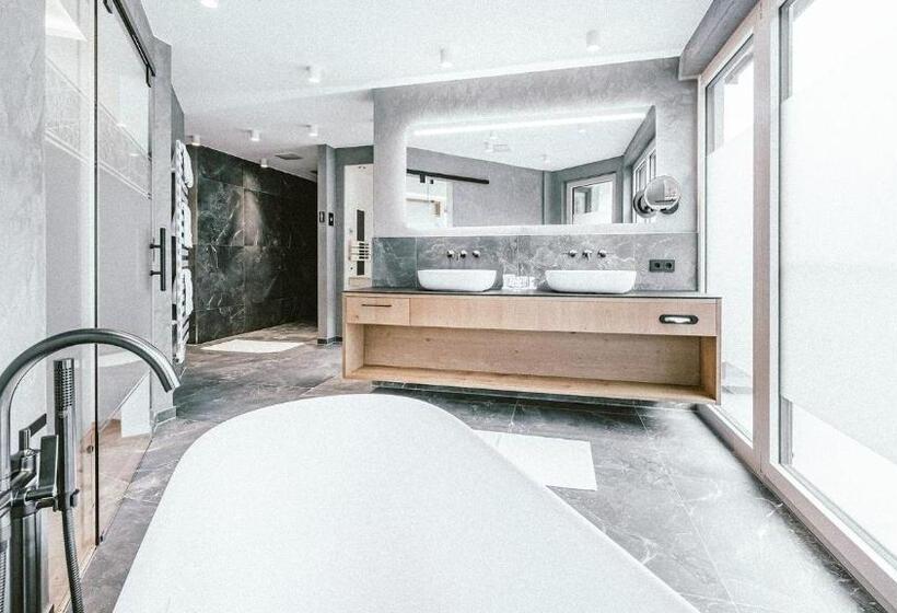 سوئیت با بالکن, Gourmet & Wine Hotel Austria   4 Sterne Superior
