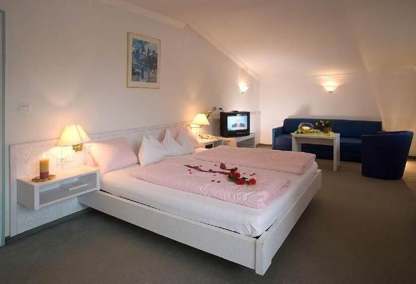 חדר משפחתי, Achentalerhof