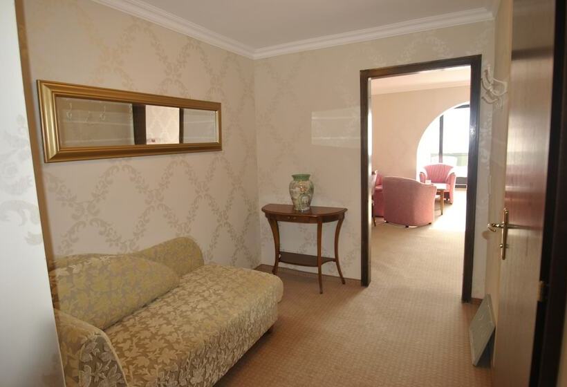 סוויטת ג'וניור, Albona Nova