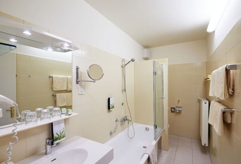 اتاق استاندارد چهار تخته, Austria   Wien