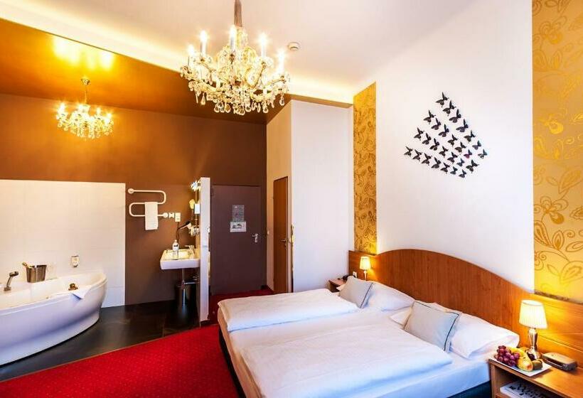 اتاق استاندارد با وان آب گرم, Boutiquehotel Donauwalzer