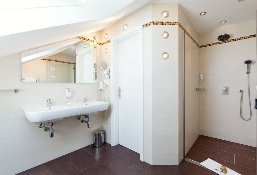 اتاق راحتی سه تخته, Boutiquehotel Donauwalzer