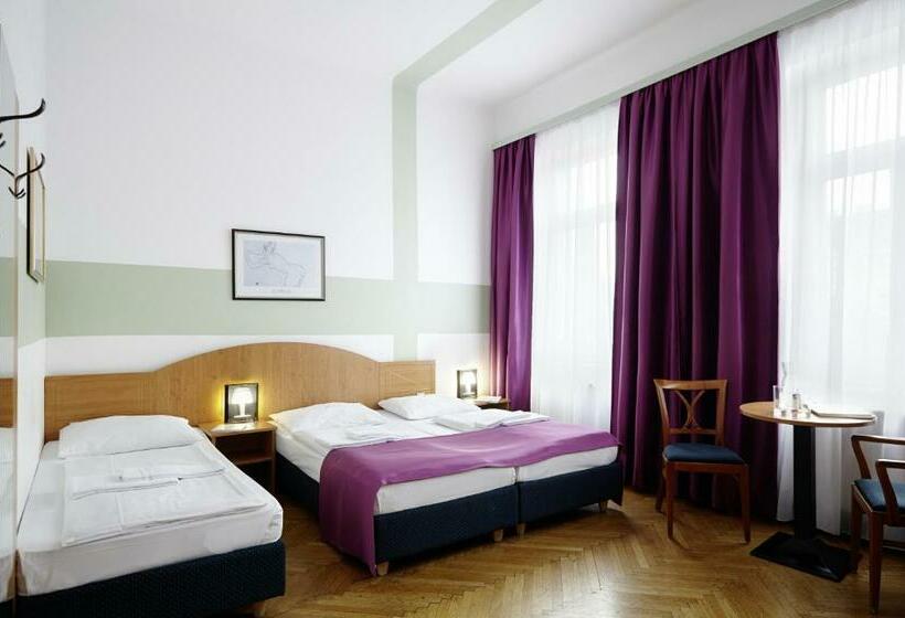 اتاق کلاسیک سه تخته, Boutiquehotel Donauwalzer