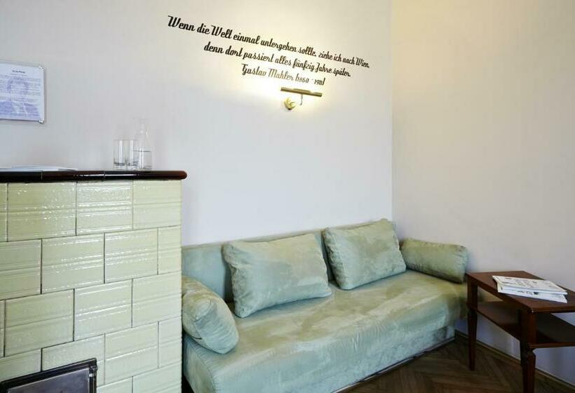 اتاق کلاسیک سه تخته, Boutiquehotel Donauwalzer