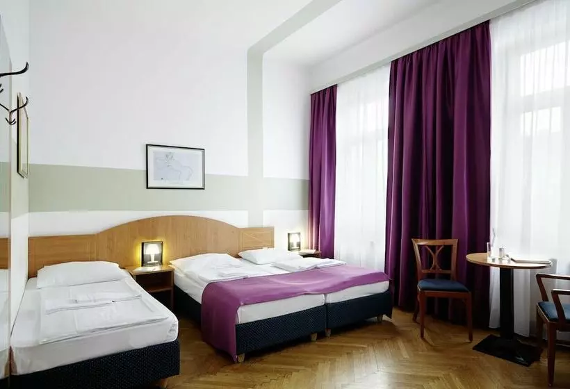 اتاق کلاسیک سه تخته, Boutiquehotel Donauwalzer