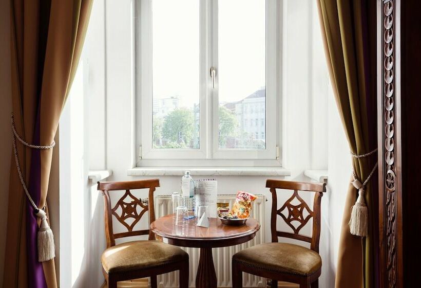 اتاق کلاسیک سه تخته, Boutiquehotel Donauwalzer