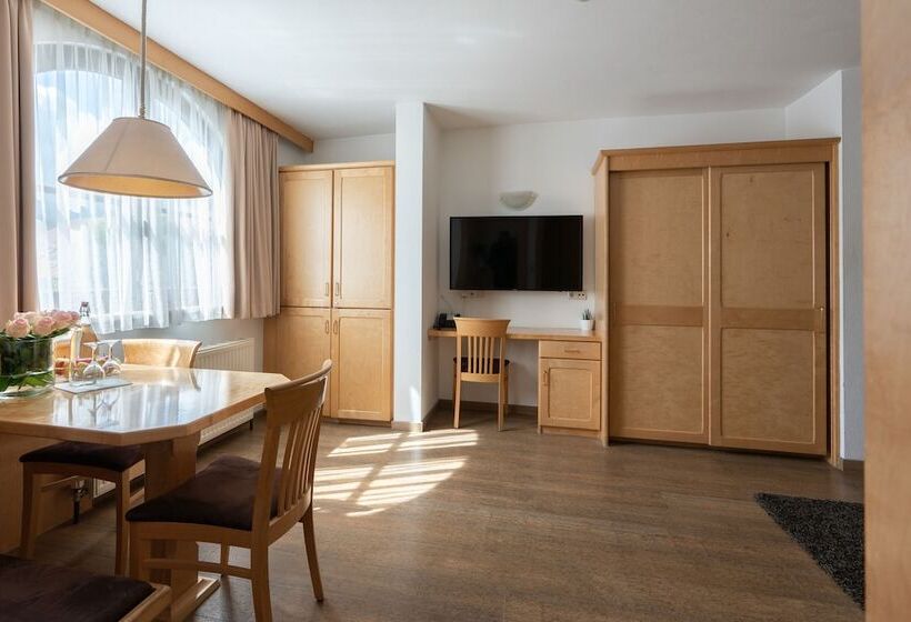 Апартаменты 2 Спальни с Балконом, Central