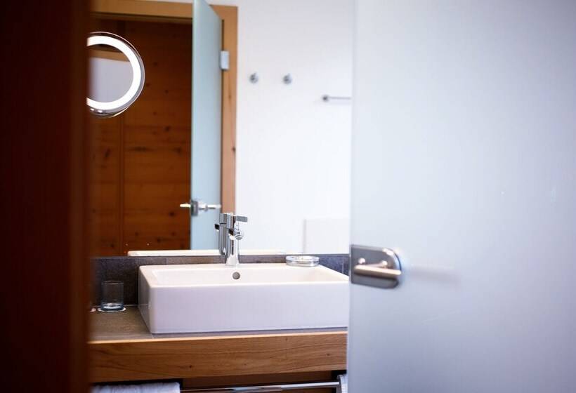 スタンダードルーム, Der Bär