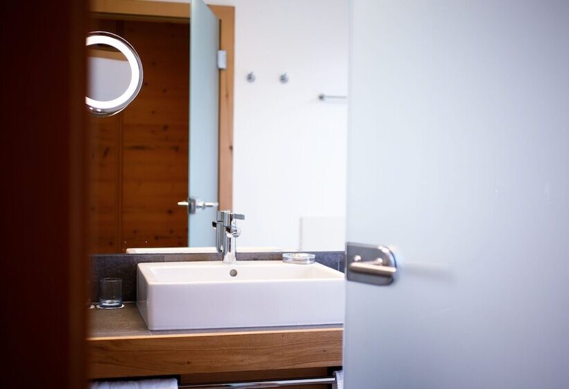 スタンダードルーム, Der Bär