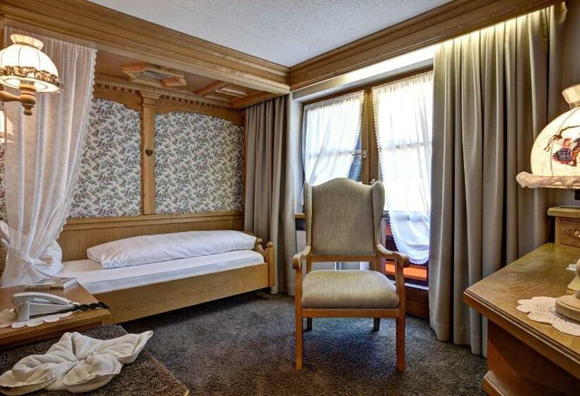 标准单人间, Gemma  Adults Only