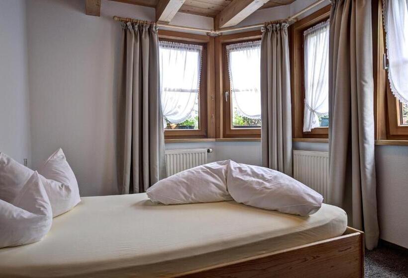 חדר קלאסי, Gemma  Adults Only