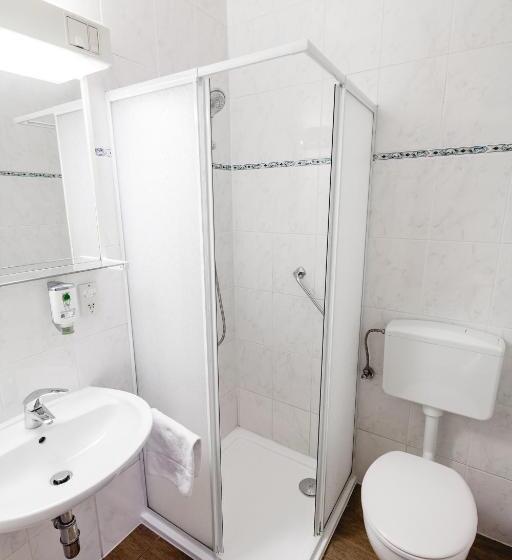 Standard Værelse, Hoffinger