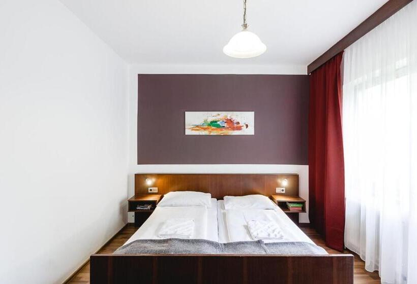 Standard Enkeltværelse, Hoffinger